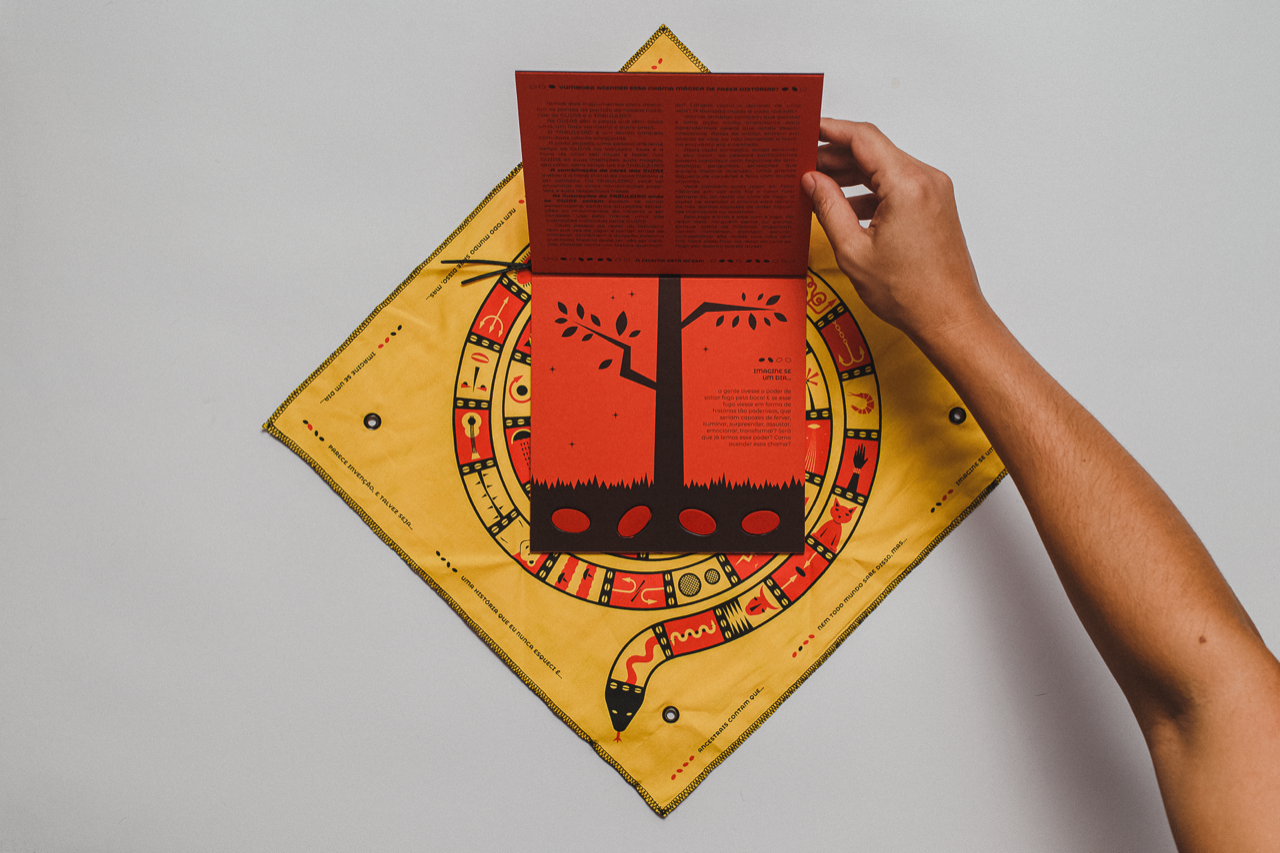 The Book of Fire (Livro de Fogo) by Jorge Alencar und Neto Machado: ‘Livro de Fogo’ is a book-game that proposes to open a board and share stories that nurture us: stories that we remember, that we know, that we hear, that we invent, that we dream, that we miss. A book rooted in paper and continually written orally, in exchange, in the body.